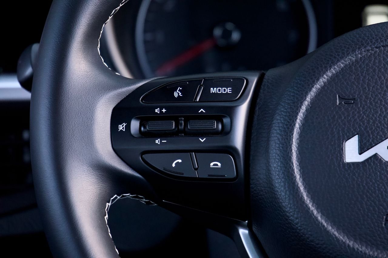 Detailed view of Kia Picanto steering wheel buttons focusing on control features.